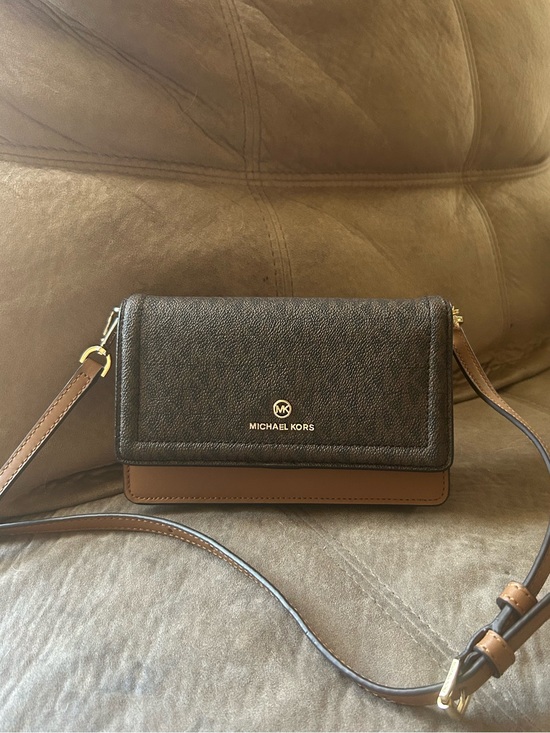 Michael Kors Handbags - Michael Kors | Jet Set | Charm | Small Phone | Crossbody